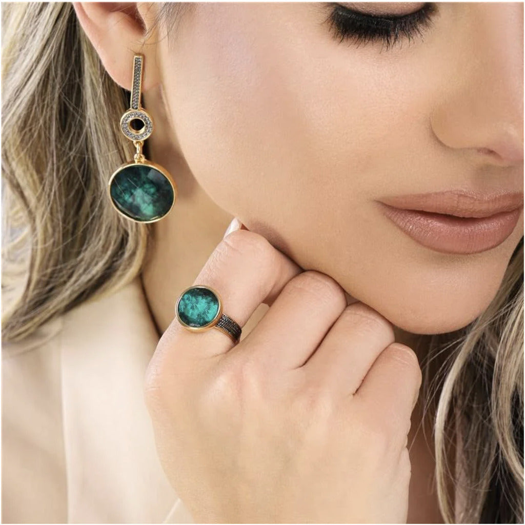 BRINCO LONGO DE ESMERALDA E RÓDIO NEGRO - REVESTIDO A OURO 18K