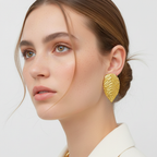 BRINCO FOLHA SAGRADA - REVESTIDO A OURO 18K