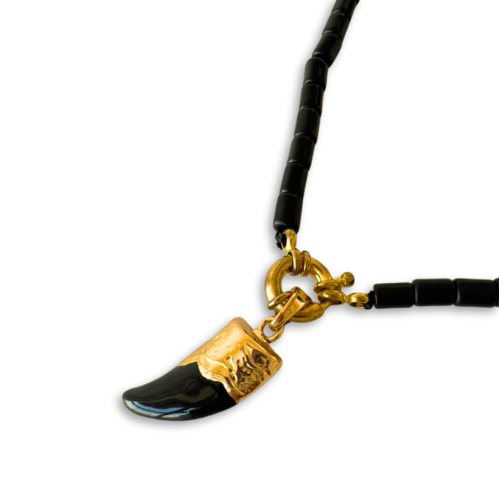 COLAR PRETO DE HEMATITA COM PINGENTE DENTE