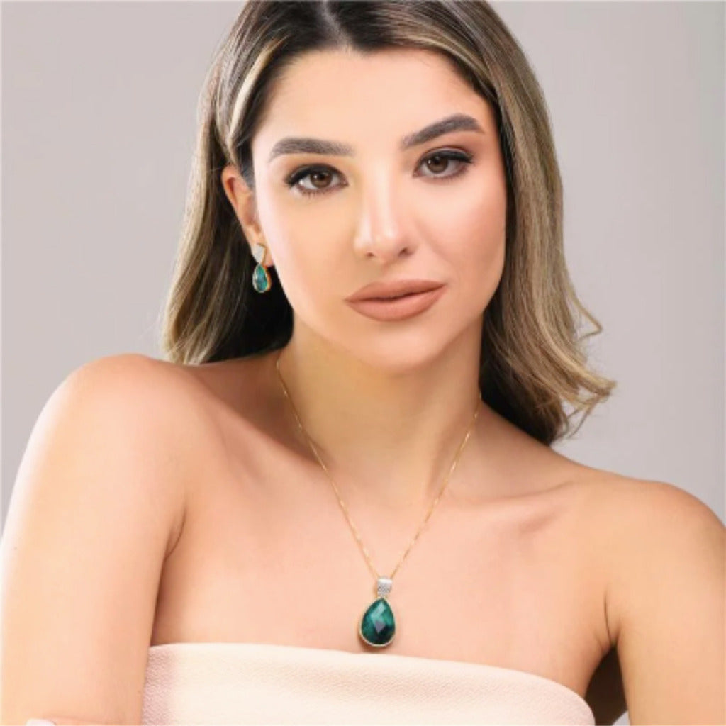 BRINCO DE ESMERALDA GOTA COM RÓDIO BRANCO - REVESTIDO A OURO 18K