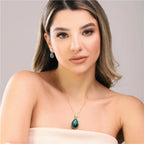 BRINCO DE ESMERALDA GOTA COM RÓDIO BRANCO - REVESTIDO A OURO 18K