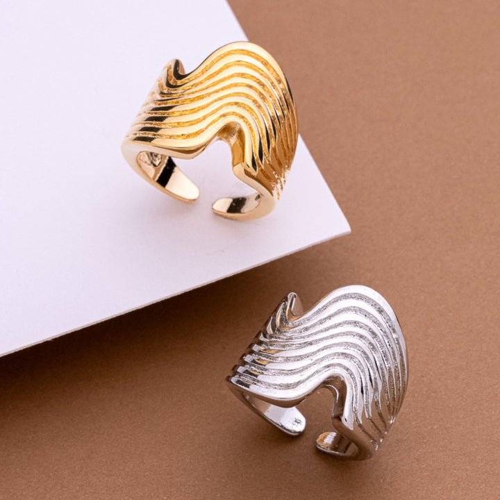 ANEL CURVAS DO OCEANO - REVESTIDO A OURO 18K