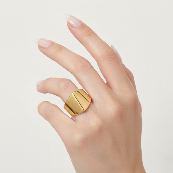 ANEL VECTOR - REVESTIDO A OURO 18K
