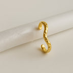 EAR CUFF VENTO LEVE - REVESTIDO A OURO 18K
