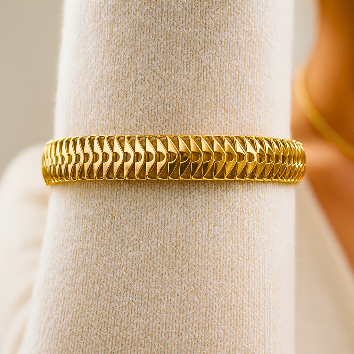 PULSEIRA GOLDEN SCALES - BANHADA A OURO 18K