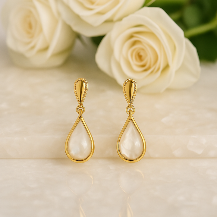 BRINCO VÉU DA MANHÃ COM PÉROLA SHELL - REVESTIDO A OURO 18K