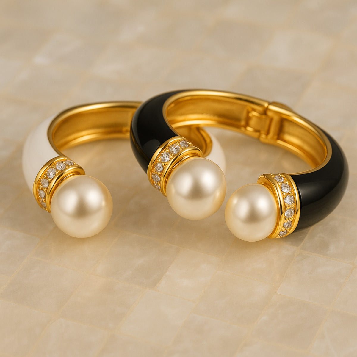 BRACELETE GLAMOUR BRANCO COM PÉROLA
