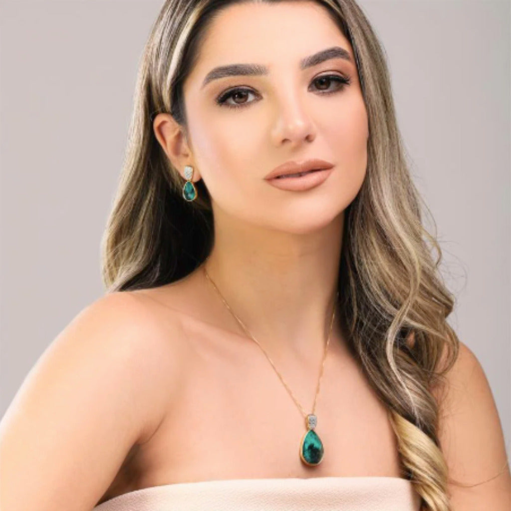 BRINCO DE ESMERALDA GOTA COM RÓDIO BRANCO - REVESTIDO A OURO 18K