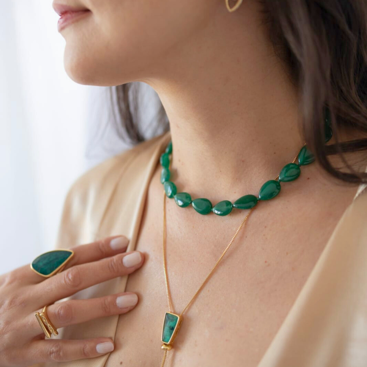 COLAR DE JADE VERDE ESCURO