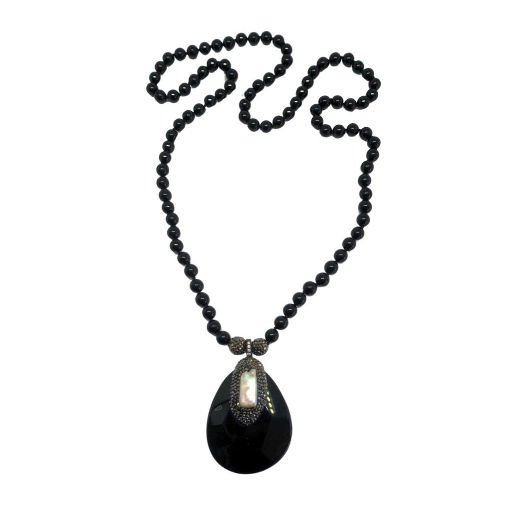 COLAR HEMATITA COM PINGENTE GOTA COM DETALHES EM MADREPÉROLA