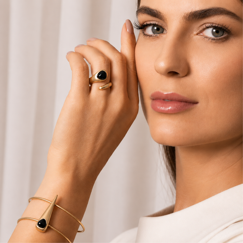 ANEL CORA COM AGATA PRETA - BANHADO A OURO 18K