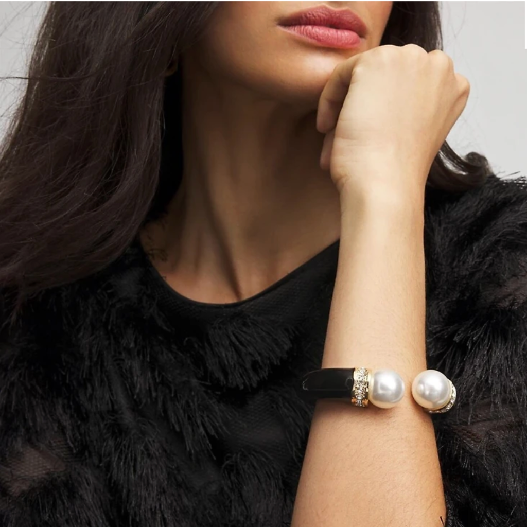 BRACELETE GLAMOUR BLACK COM PÉROLA - REVESTIDO A OURO 18K