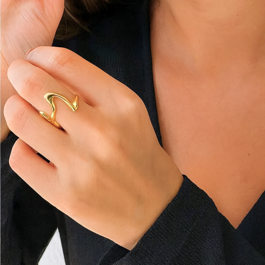 ANEL DESVIO BRILHANTE - REVESTIDO A OURO 18K