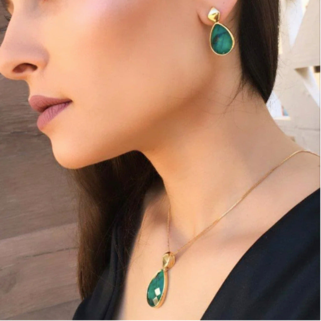 CONJUNTO ESMERALDA FORMATO GOTA - REVESTIDO A OURO 18K